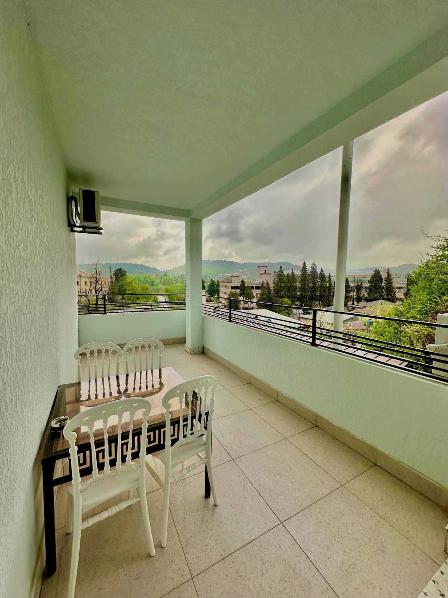 Отель Balcony Кутаиси Экстерьер фото